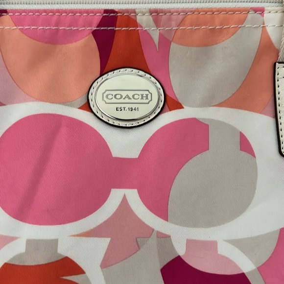 Coach women duffle bag/travel bag - Picture 3 of 7